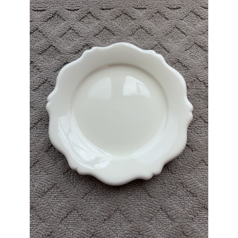 GP Gail Pittman Hospitality Collection 9"‎ Pale Yellow/Cream Scalloped Plate